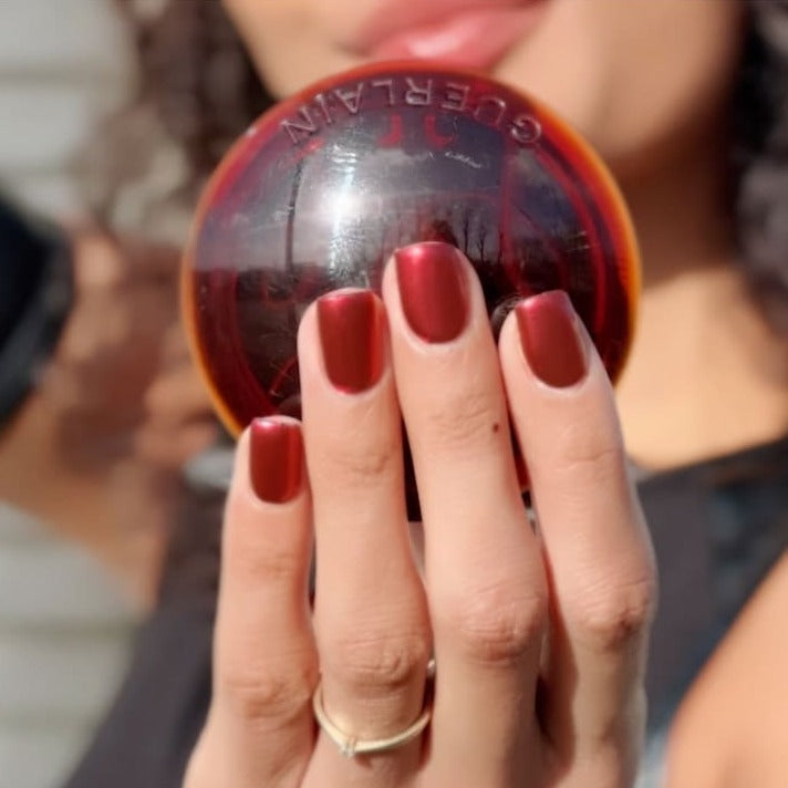 Rode nagels met deze shimmer red